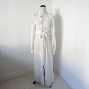 STONE COLD FOX Women’s 2 Ivory Robe 100% Silk Long Tie Bridal Wedding Honeymoon